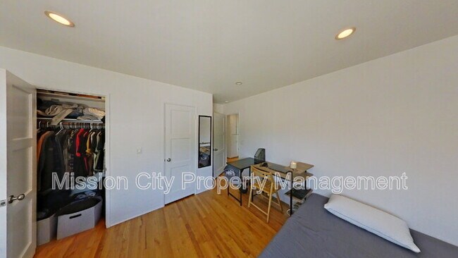 Building Photo - 2131 Gillespie St