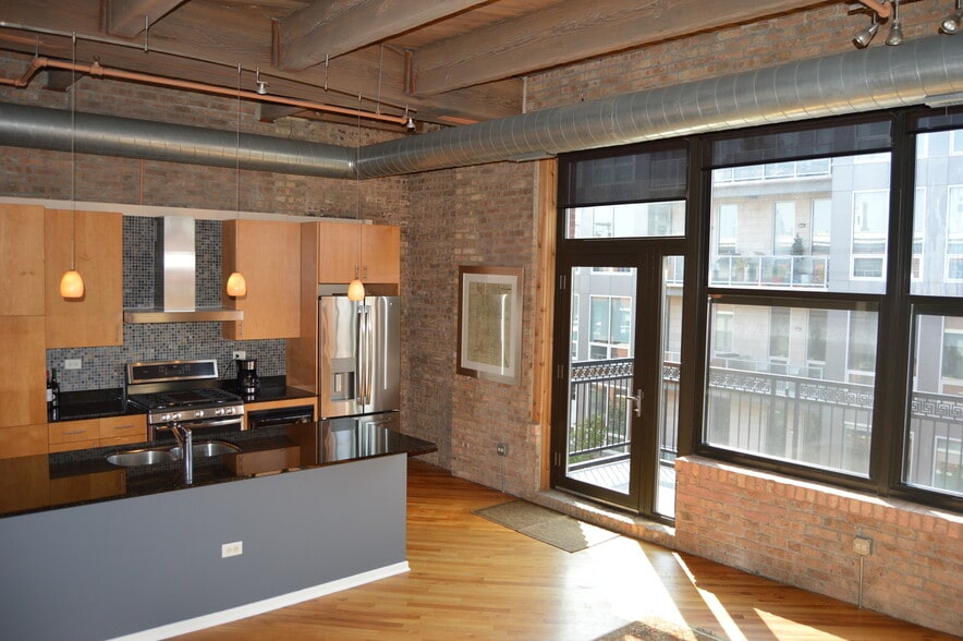 Building Photo - 1040 W Adams St