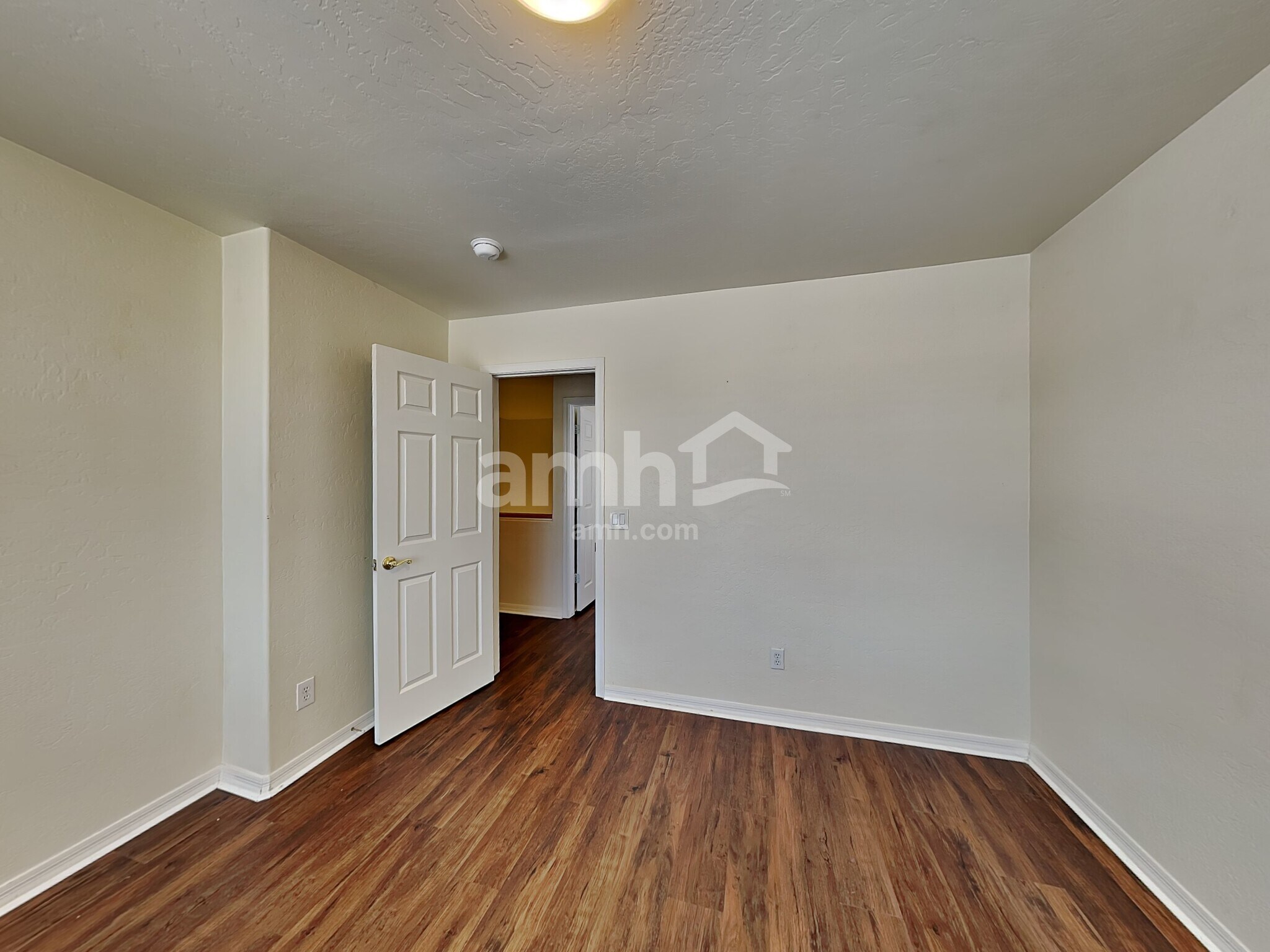 Building Photo - 14493 W Weldon Ave