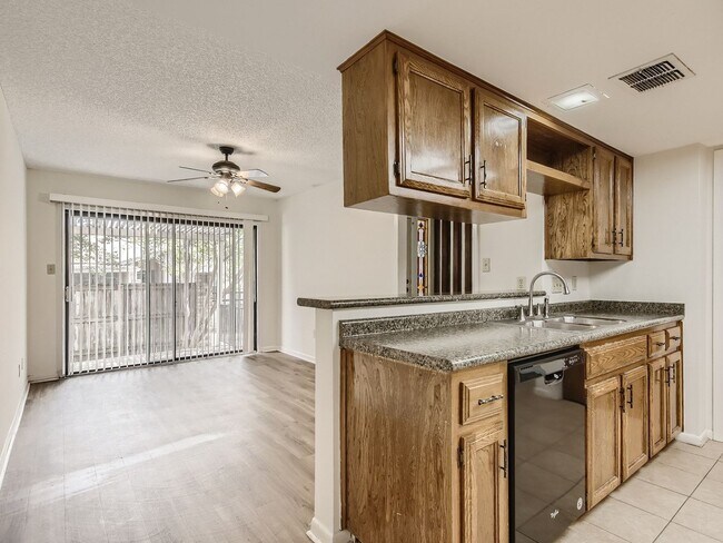 Building Photo - Northwest Hills 2/2 with Study, Large Gara...