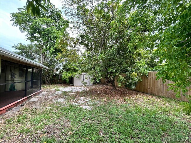 Building Photo - 417 SW 25th Terrace