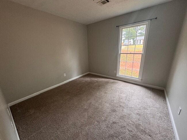 Building Photo - 221 Hearthstone Dr