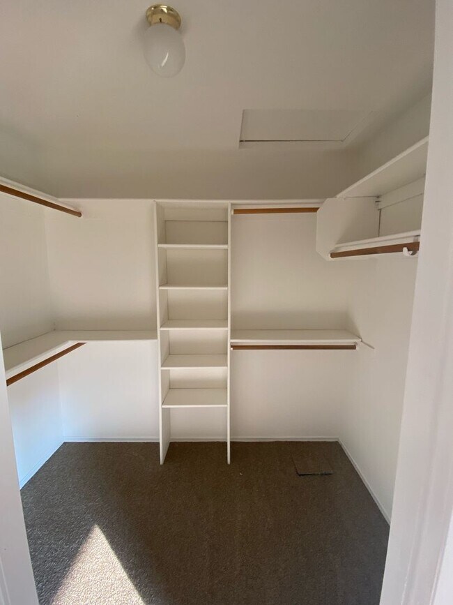 Building Photo - 407 Hoover Ave