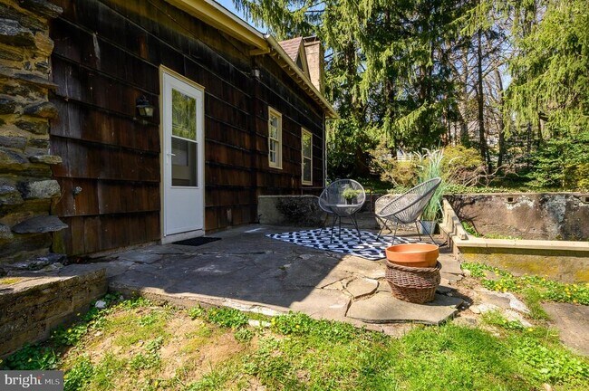 Building Photo - 1385 Woodland Rd