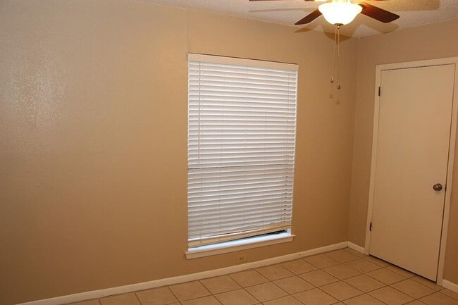 Building Photo - 13355 Water Oak Ln