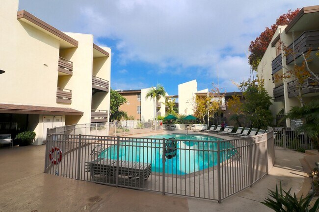 Building Photo - 3rd floor studio in Mission Valley! Beautiful vinyl flooring throughout/ 1 Prkg Space/ Mission Va...