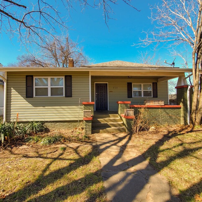 Primary Photo - 3 Bedroom home in Shawnee