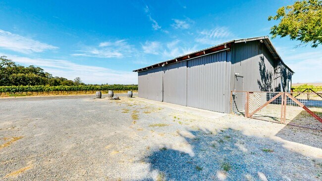 Building Photo - Country Charm Meets Vineyard Views! Two Bedroom Two bath with room to relax!