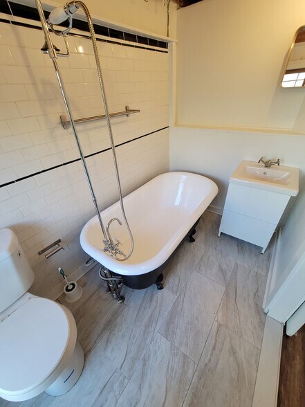 Building Photo - 223 Mercer St