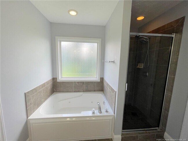 Building Photo - 511 Green Links Dr