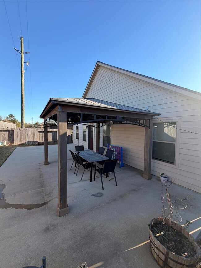 Building Photo - 21106 Kirkland Woods Dr
