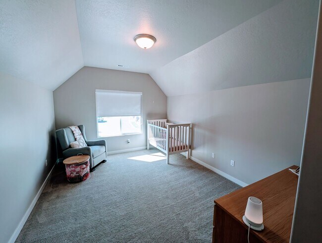 Building Photo - Lovely, spacious, newly built Lehi House!!