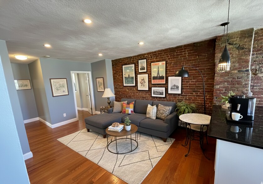 Primary Photo - 349 Sumner St