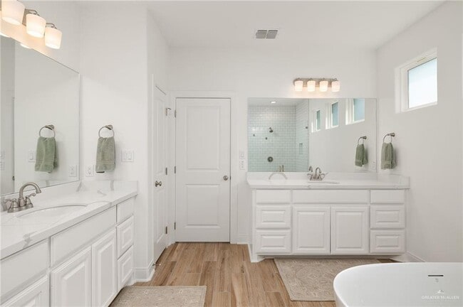 Building Photo - 27 Aqualina Wy