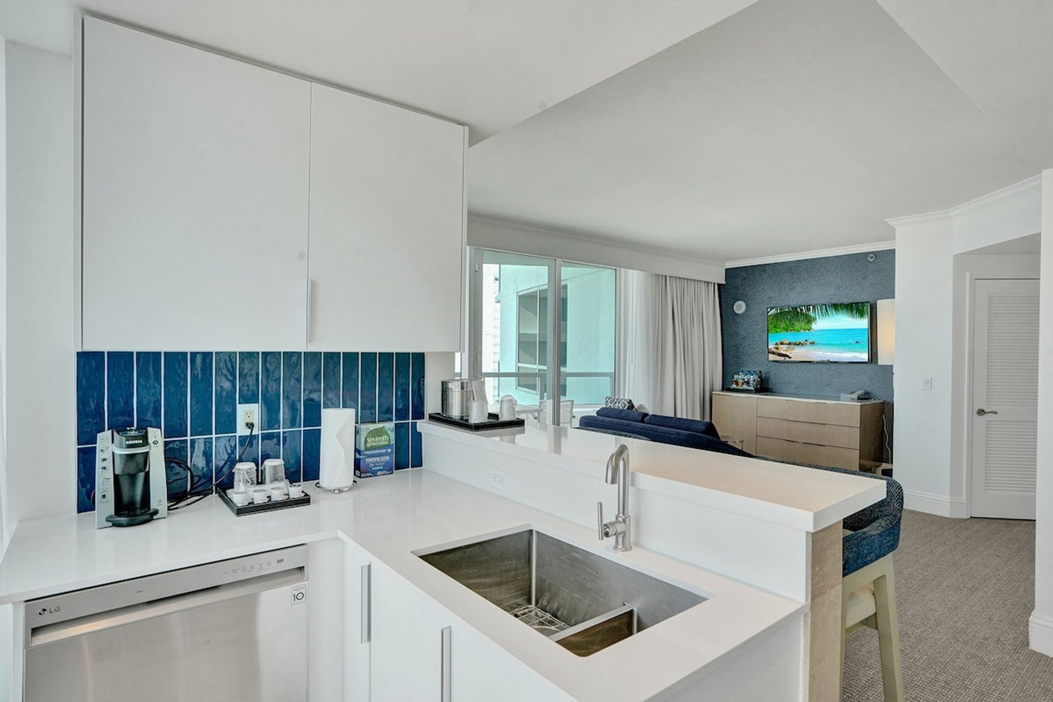 Building Photo - 4441 Collins Ave