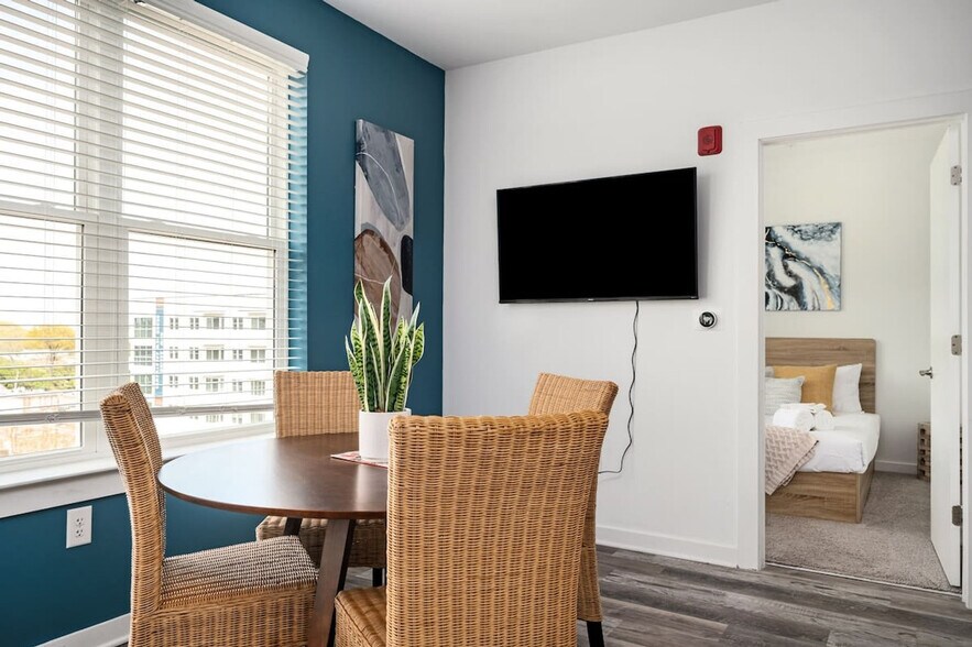 Building Photo - 542 Boulevard NE