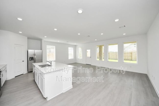 Building Photo - 3029 Avenida Sonoma Dr