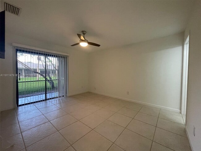 Building Photo - 449 Lakeview Dr