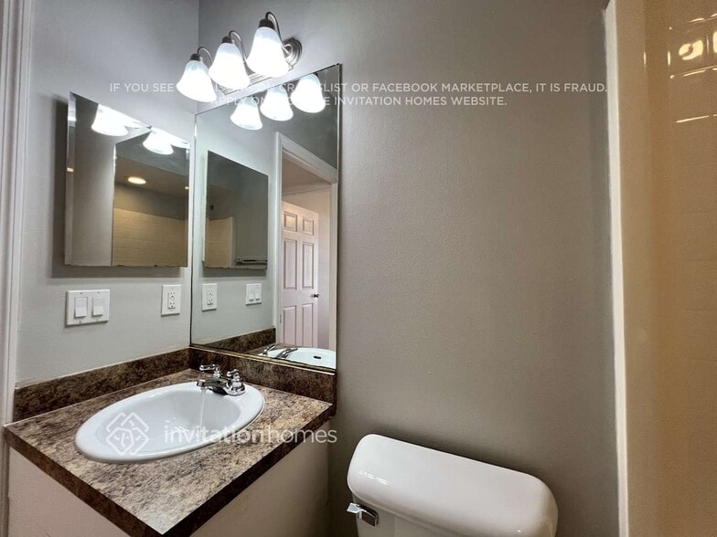 Building Photo - 1385 SE Proctor Ln