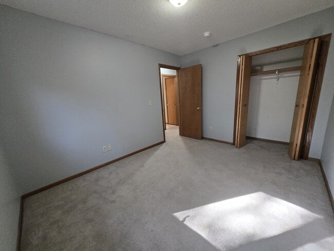 Building Photo - 5038 W Elm Ct