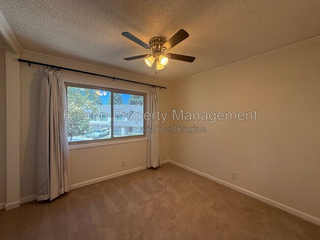 Building Photo - 694 Deerhunter Ln