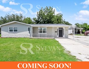 Building Photo - The living is easy in this 3 bedroom, 1 bathroom home