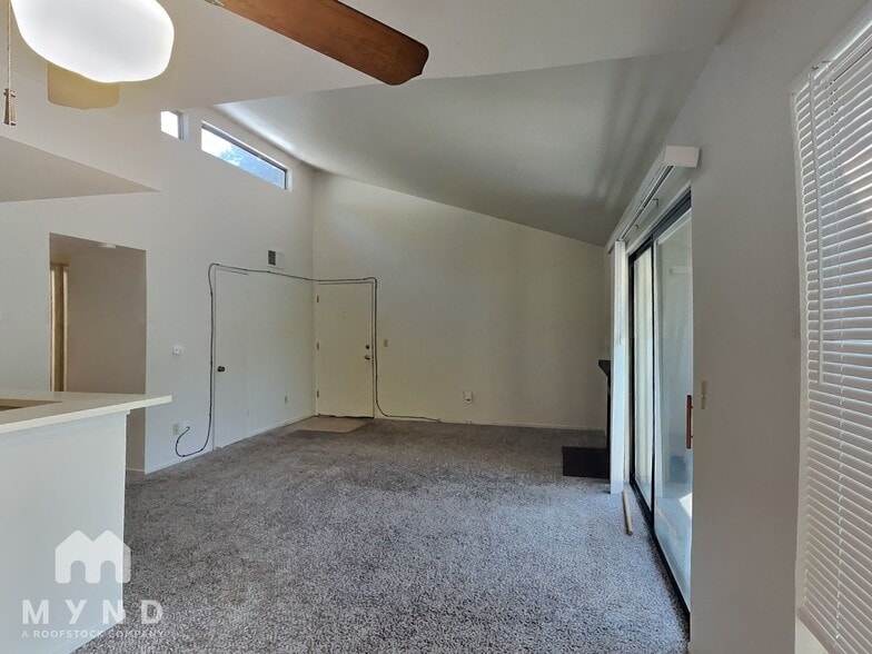 Building Photo - 2624 Sunny Slope Dr
