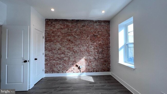 Building Photo - 1424 S 22nd St