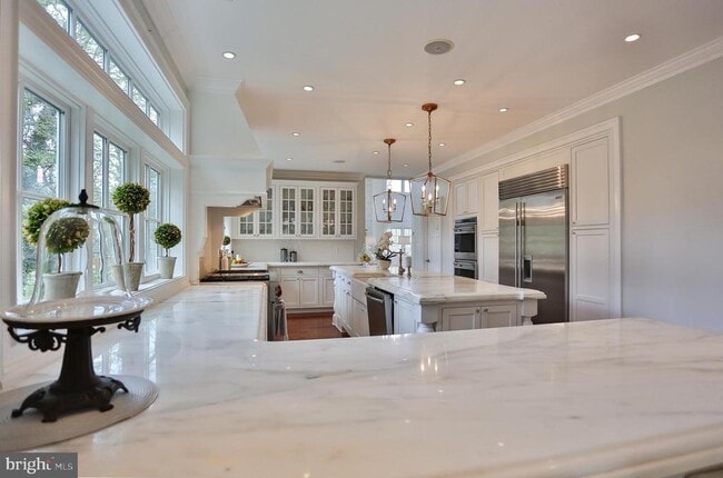 Building Photo - 6329 Linway Terrace