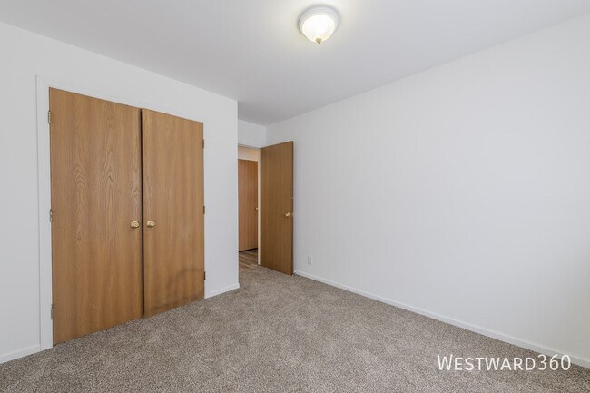 Building Photo - 915 Spiros Ct