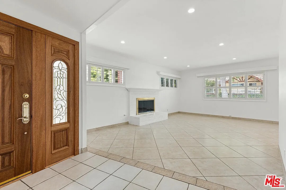 Building Photo - 7377 W 88th St