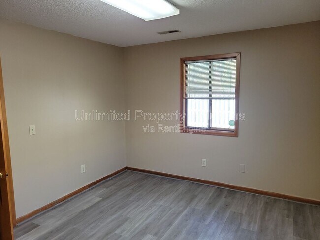 Building Photo - 108 N Kerr Ave