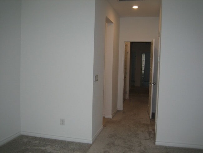 Building Photo - West Summerlin Townhouse - 1833-SqFt. - 3-beds, 2.5-baths, 2-car attached garage, Gated Comm.