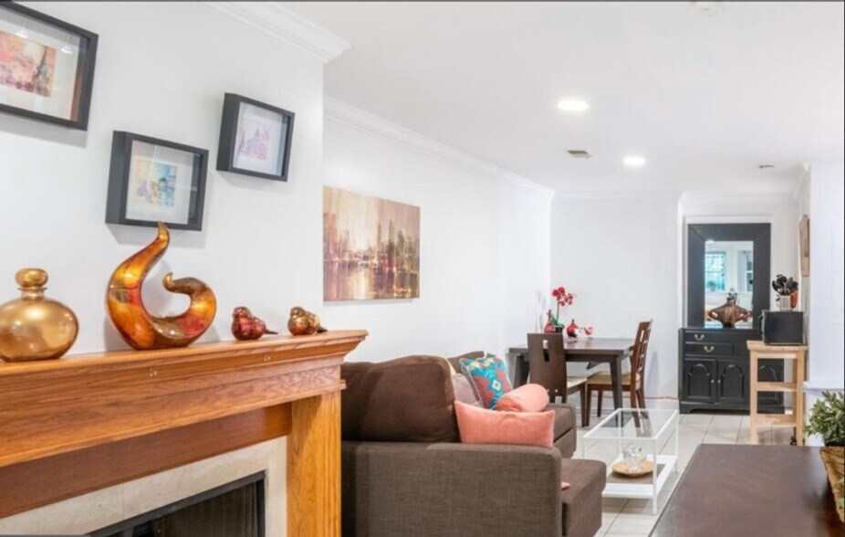 Building Photo - 1835 Mintwood Pl NW