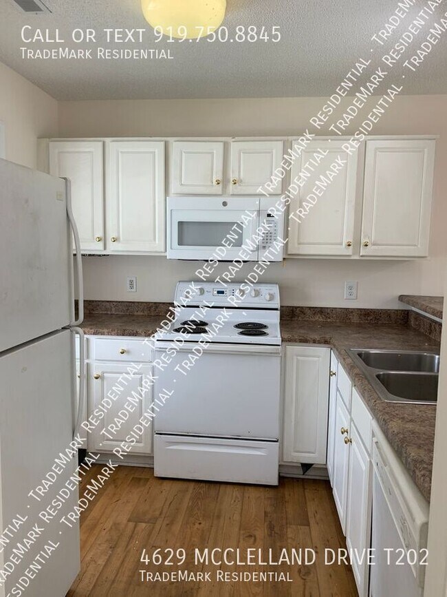 Building Photo - 4629 McClelland Dr