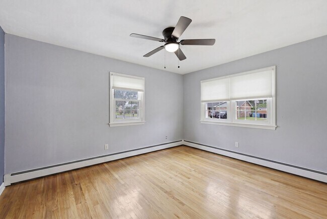 Building Photo - Stunning 4-Bedroom Waterfront Retreat with Modern Upgrades & Lake Living.