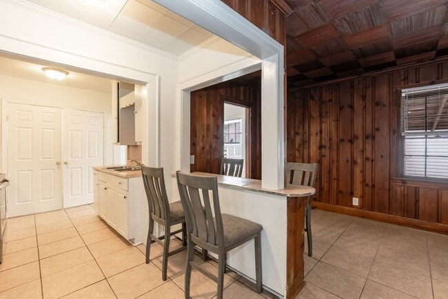 Building Photo - 3 Bed/2 Bath with a great back yard!