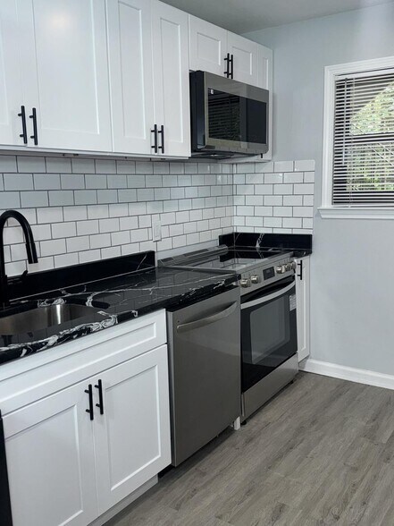 Building Photo - 564 Springwood Dr