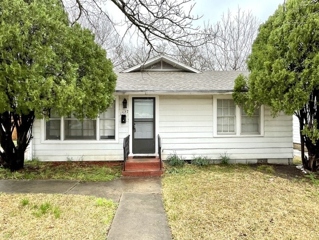 Primary Photo - 1527 1st Ave SW