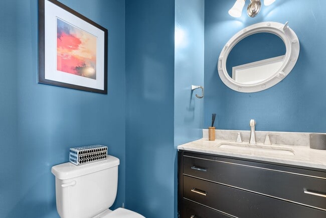 Building Photo - Grand View 115