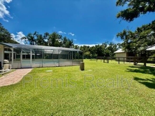 Building Photo - 1770 Braxton Bragg Ln
