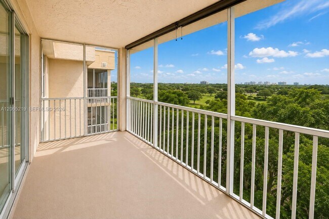 Building Photo - 250 Jacaranda Dr