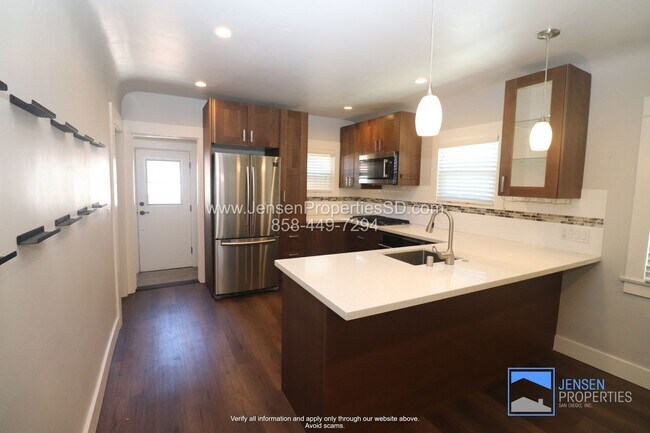 Building Photo - 2BR/1BA HOUSE w/ DRIVEWAY + GARAGE, WASHER...