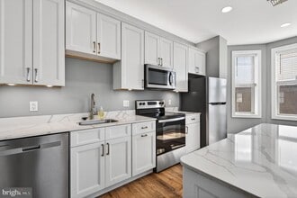 Building Photo - 329 S High St