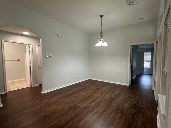 Building Photo - Ready for move in