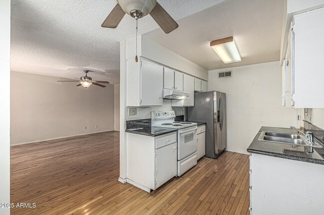 Building Photo - 10343 N 97th Ave