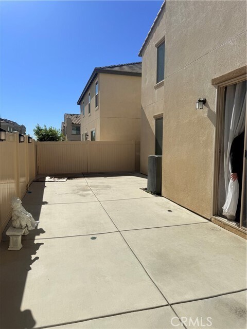 Building Photo - 467 W Buttercup Ln