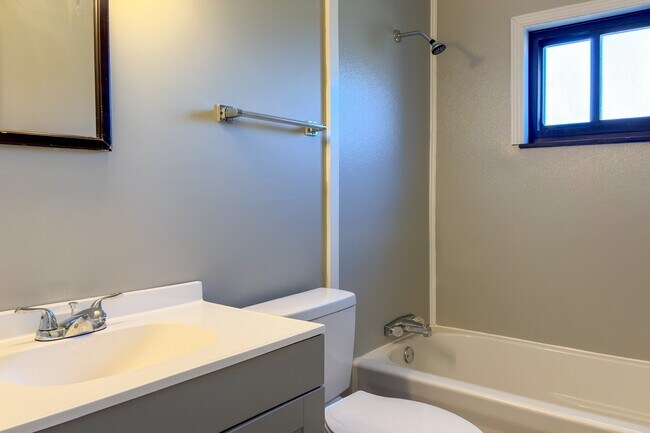 Building Photo - 5905 Devington Rd