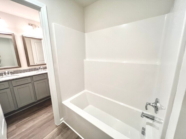 Building Photo - 60 Ruffian Ct