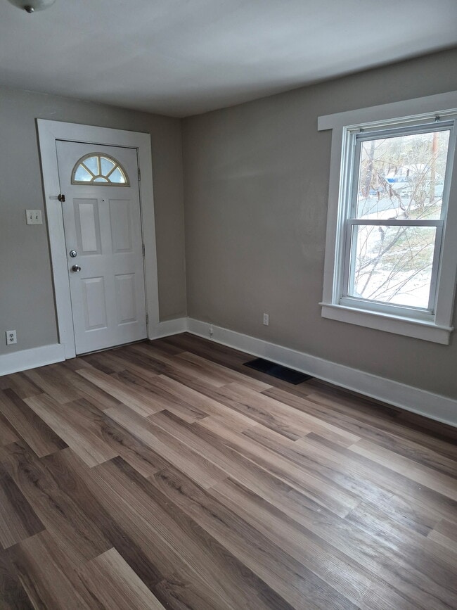 Building Photo - 805-807 Pittsburgh St